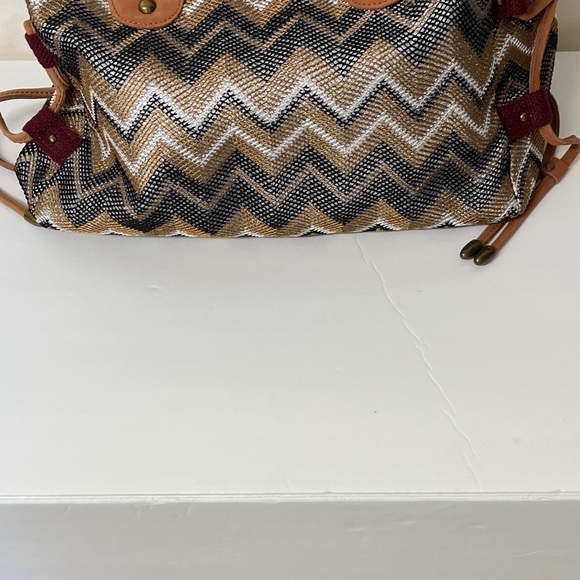 Purse, Miss Albright, black/tan/white chevron pattern, leather trim, EUC!! - Picture 2 of 14